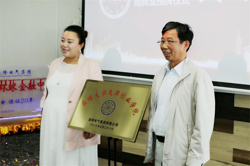 1530007459859000.jpg 6a5d310fb96555a003d2dcb488f695f.jpg